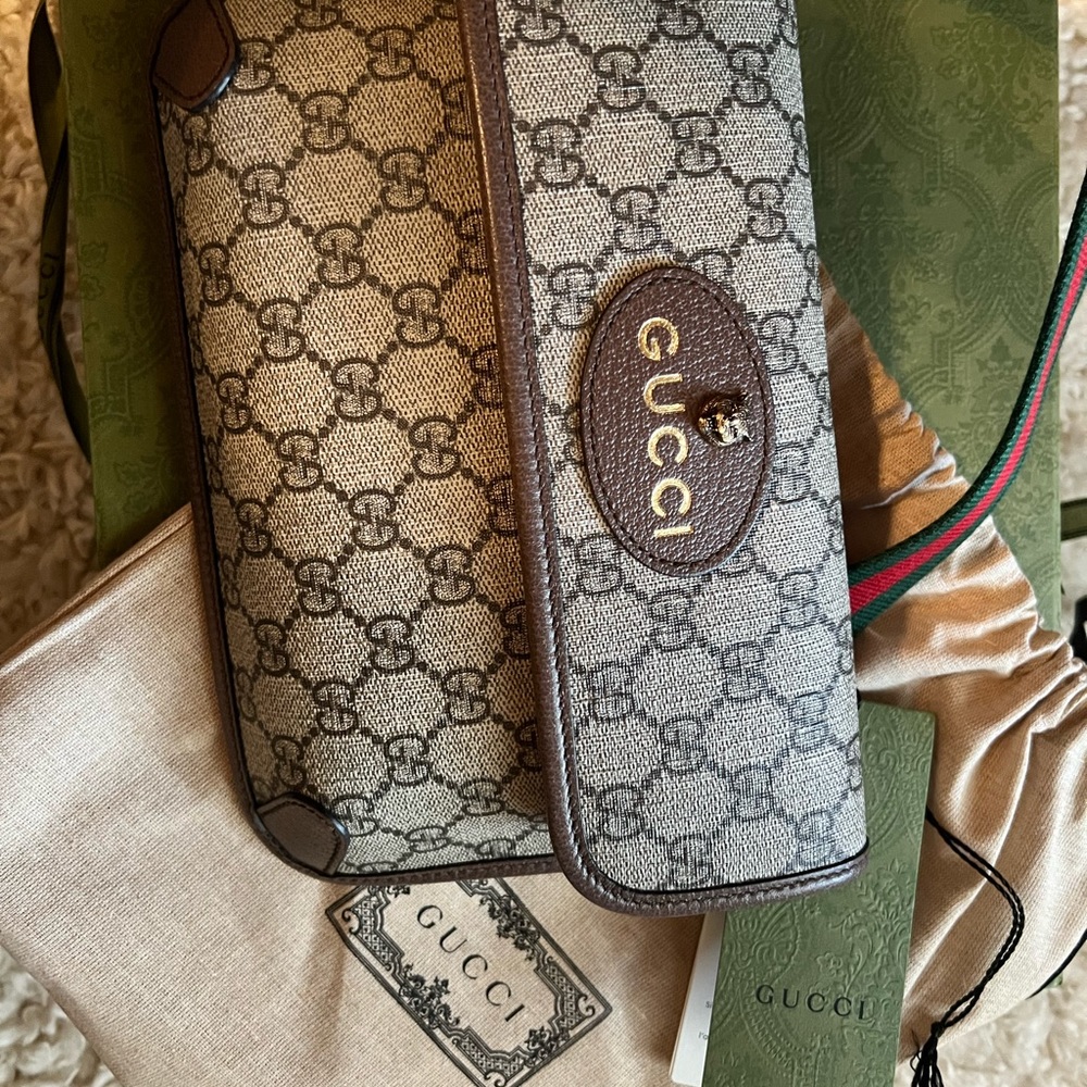 Gucci belt bag . Like new ! Tags , box and dust bag included.